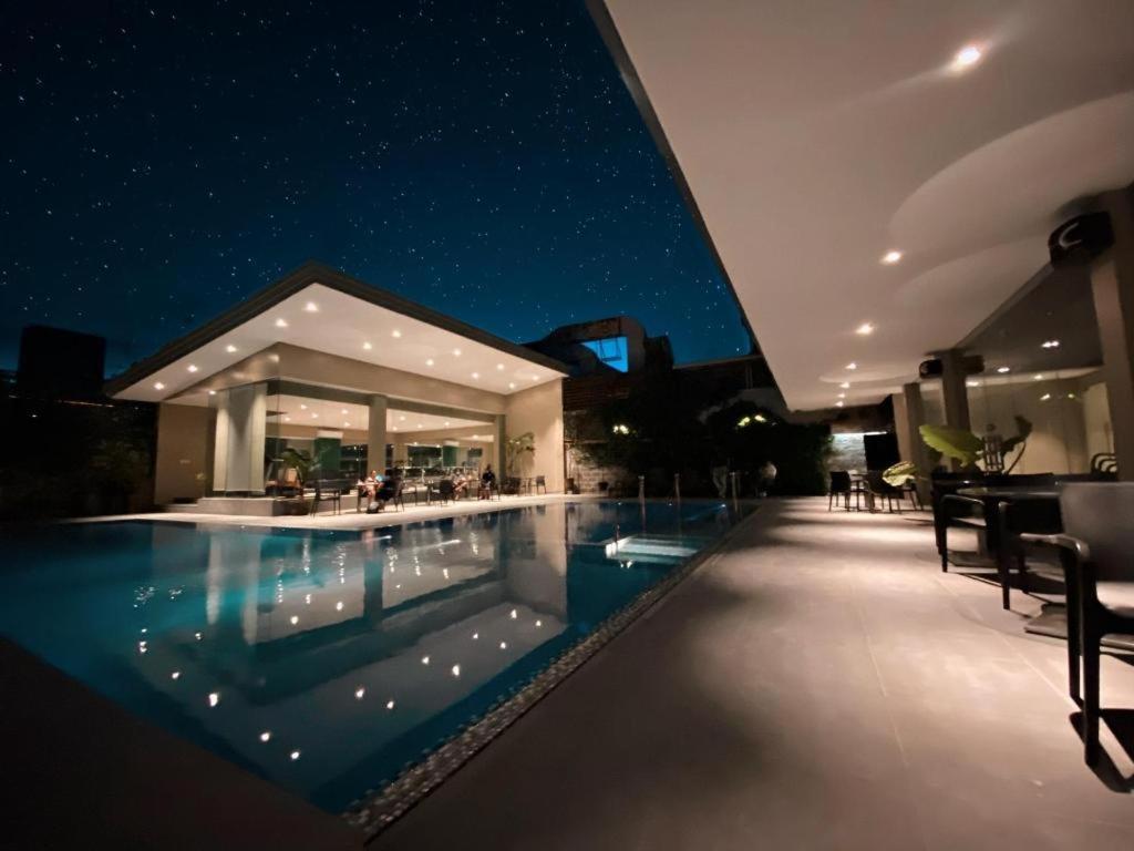 Avenue Suites Bacolod Exterior foto