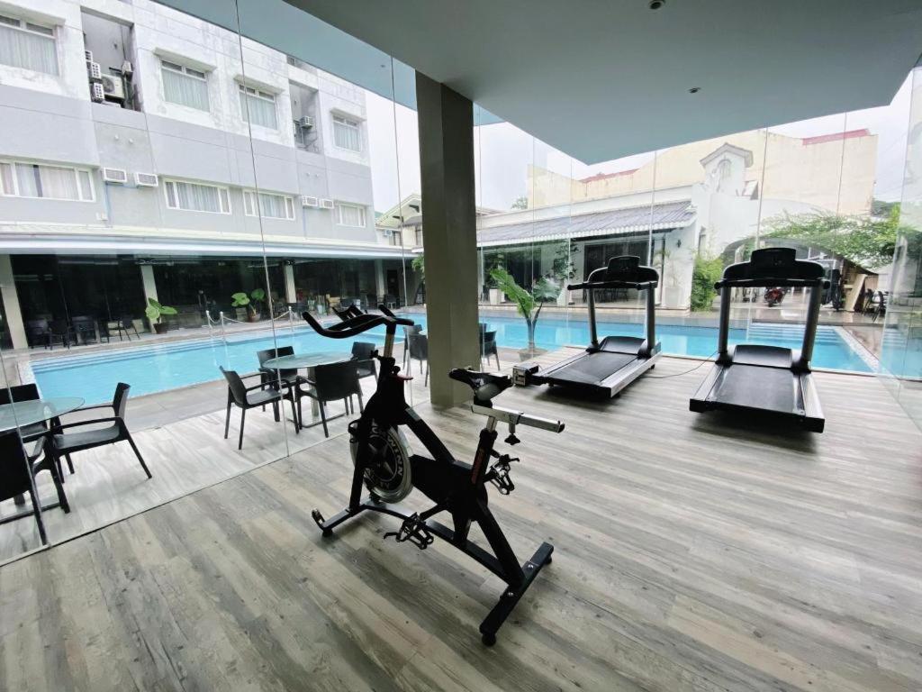 Avenue Suites Bacolod Exterior foto