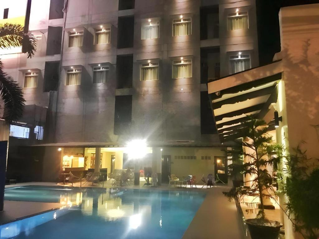 Avenue Suites Bacolod Exterior foto