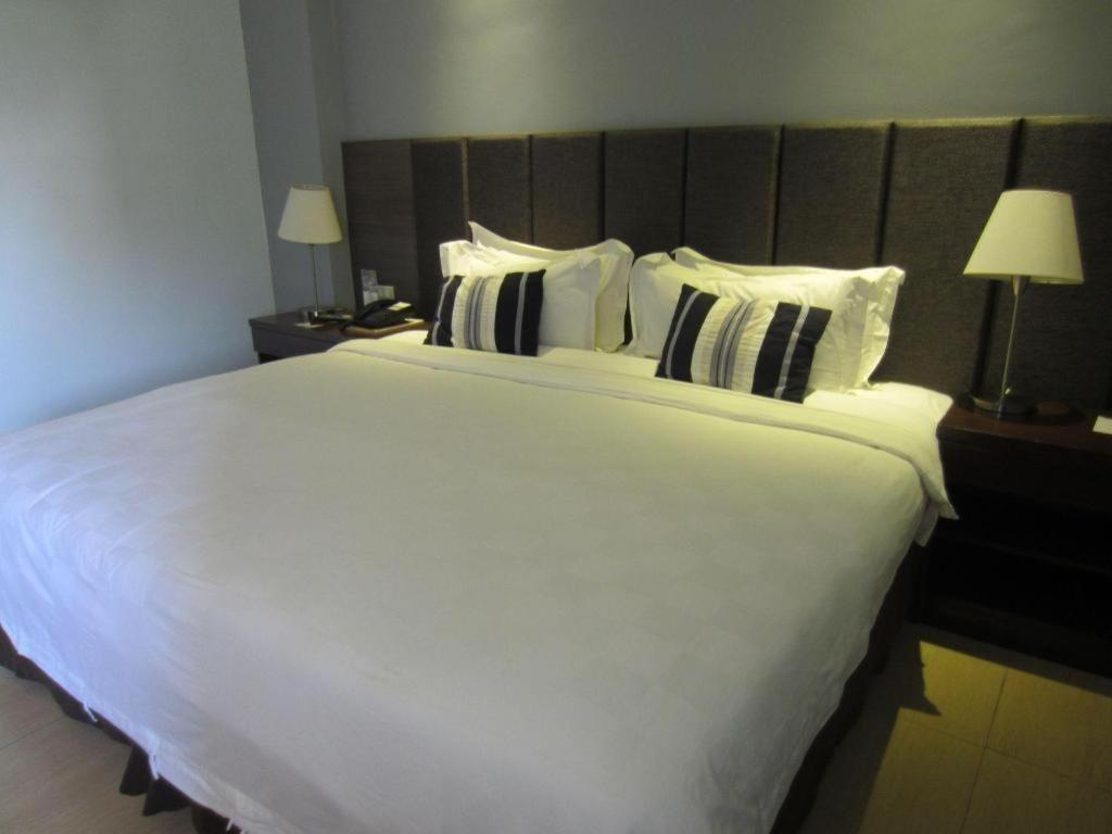Avenue Suites Bacolod Exterior foto