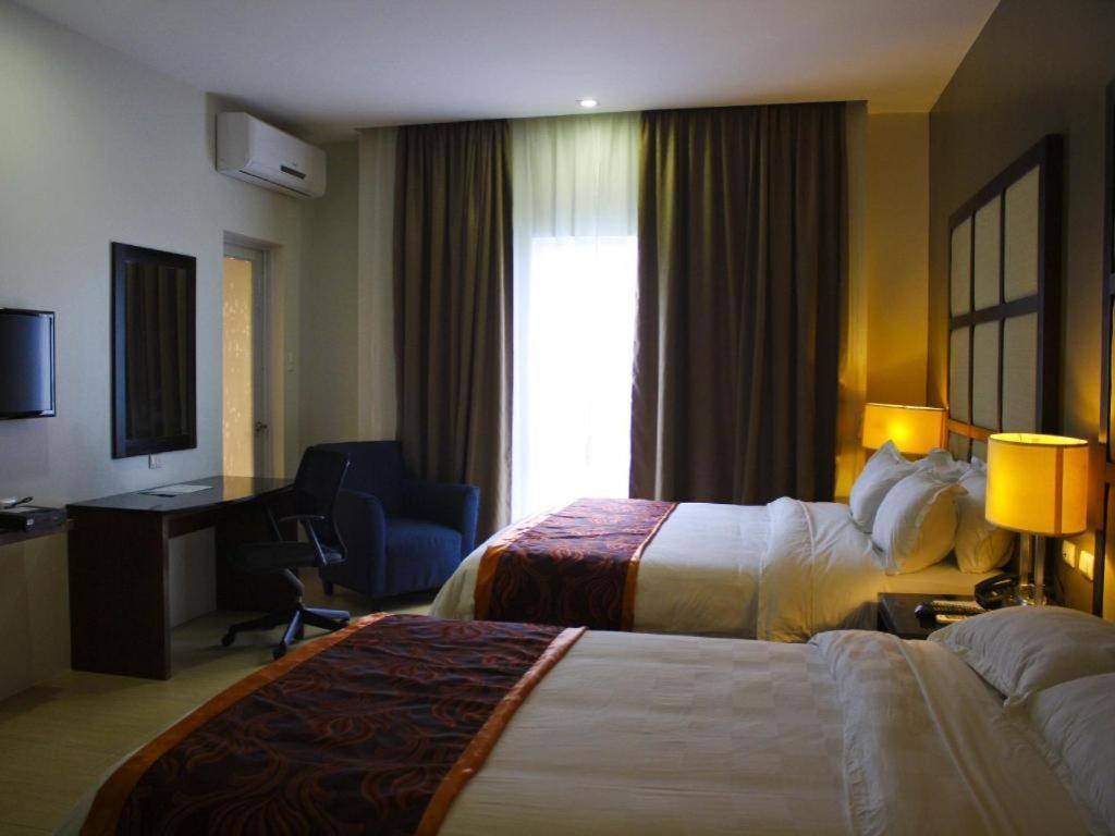 Avenue Suites Bacolod Exterior foto
