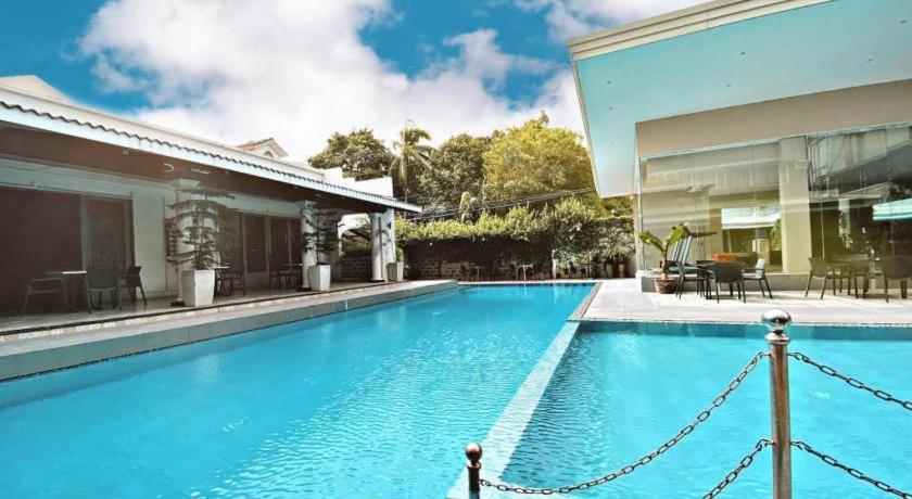 Avenue Suites Bacolod Exterior foto