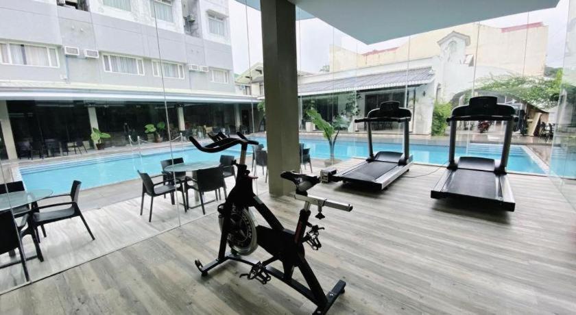 Avenue Suites Bacolod Exterior foto